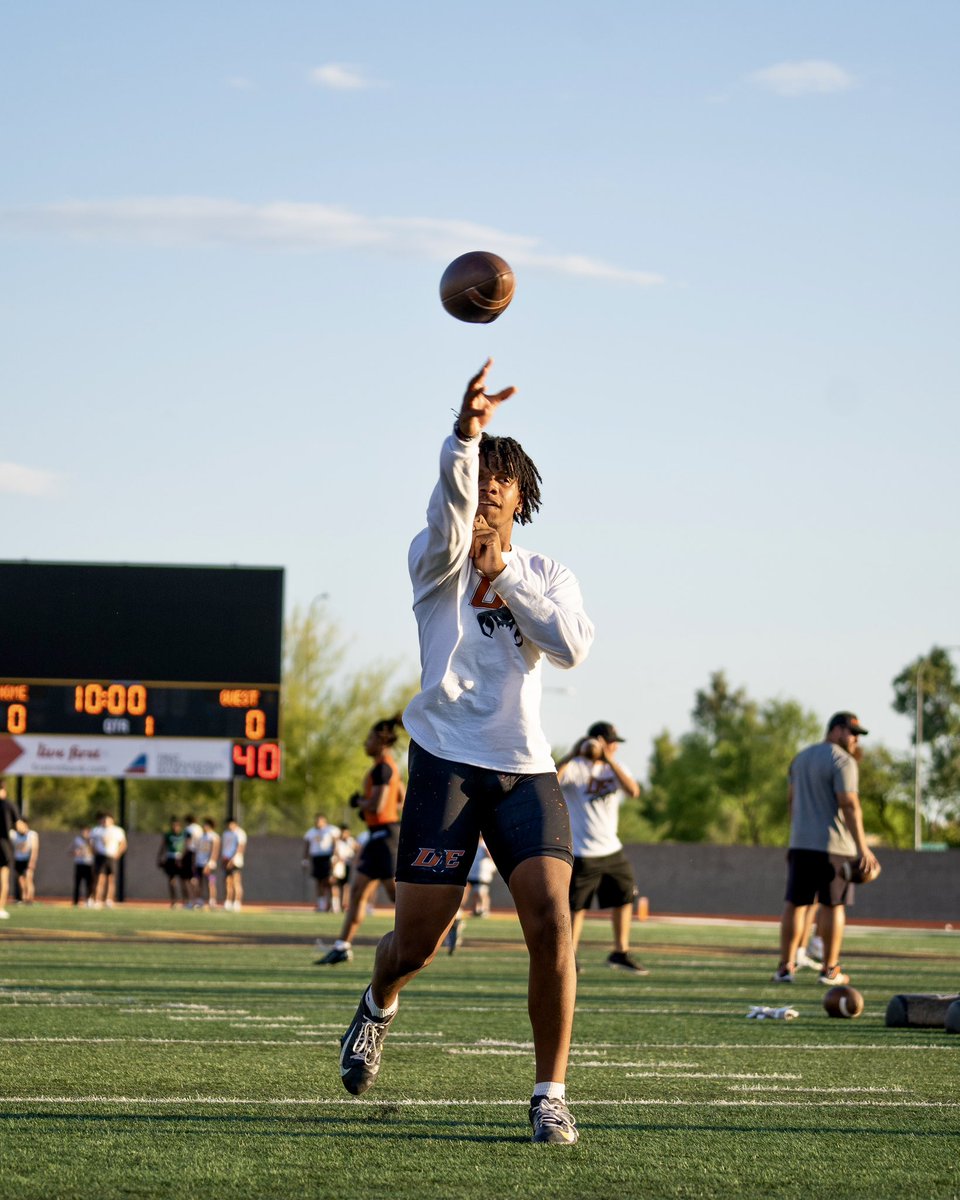 PeteKnow (@peteknow_) on Twitter photo •<a href="/DEdgeFootball/">Desert Edge Football</a> offense going to be FAST and explosive this year!!
Some of the players looking to contribute:
25’ QB <a href="/ESherbinFox/">Elijah Sherbin-Fox</a>
27’ QB <a href="/roskopf_blake/">Blake Roskopf-c/o 2027 QB</a>
25’ RB <a href="/aryon_thomass/">Aryon Thomas</a>
25’ WR <a href="/David_Cabrera12/">David Cabrera</a>
25’ WR <a href="/BreonBallard6/">Bre’on Ballard</a>
27’ WR <a href="/zereksidney/">Zerek “zroc” Sidney</a>
26’ OT <a href="/JalayneM07/">Jalayne Miller</a>
25’ OL •<a href="/DEdgeFootball/">Desert Edge Football</a> offense going to be FAST and explosive this year!!
Some of the players looking to contribute:
25’ QB <a href="/ESherbinFox/">Elijah Sherbin-Fox</a>
27’ QB <a href="/roskopf_blake/">Blake Roskopf-c/o 2027 QB</a>
25’ RB <a href="/aryon_thomass/">Aryon Thomas</a>
25’ WR <a href="/David_Cabrera12/">David Cabrera</a>
25’ WR <a href="/BreonBallard6/">Bre’on Ballard</a>
27’ WR <a href="/zereksidney/">Zerek “zroc” Sidney</a>
26’ OT <a href="/JalayneM07/">Jalayne Miller</a>
25’ OL