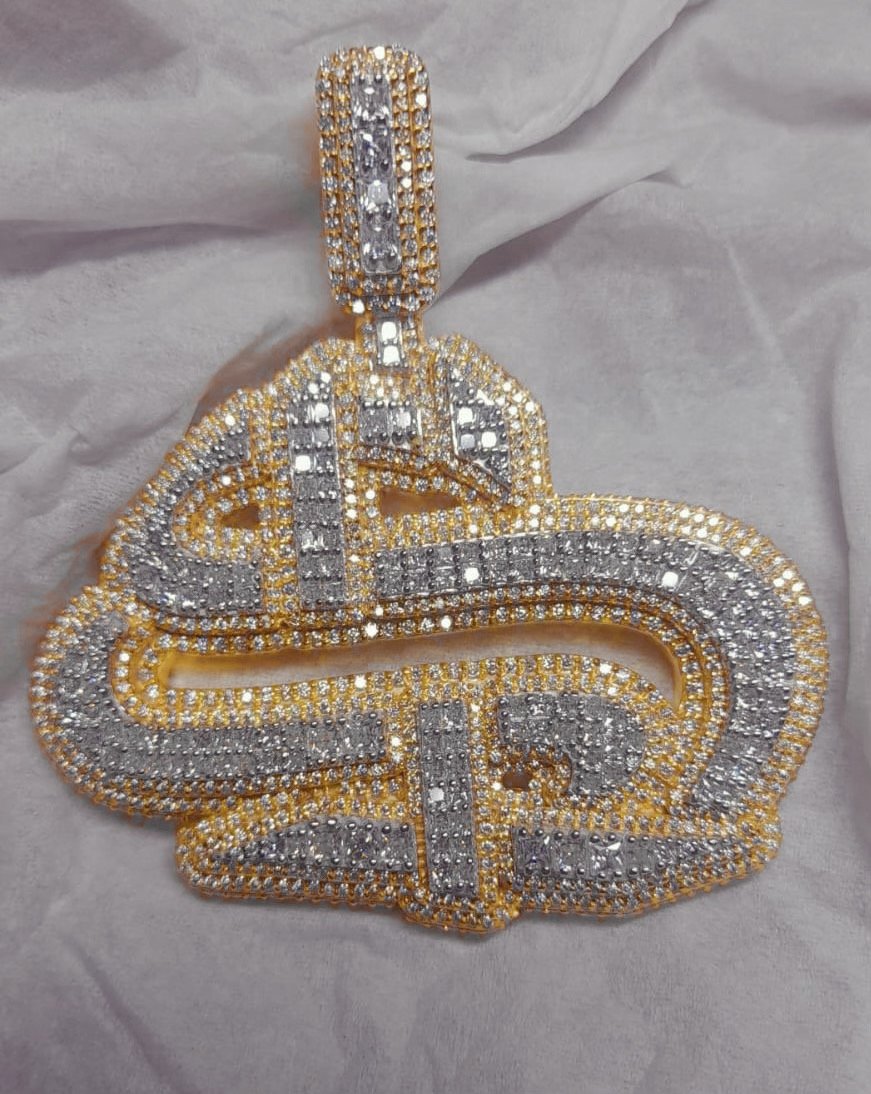 danielgotskillz's tweet photo. my jeweler said.....let just make yo logo better 🥶 https://t.co/mKesCCCe7j