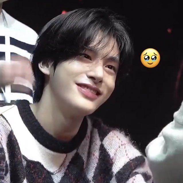 his eyes 🥺🥺😭