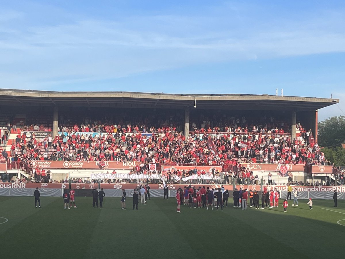 Et c’est au tour de Maxime d’Ornano de s’adresser au public du stade Diochon : «  Dans les bons moments vous avez été là, dans les moins bons, vous avez encore là » Ce sont peut-être les mots d’adieu du coach du ⁦@FCRouen⁩