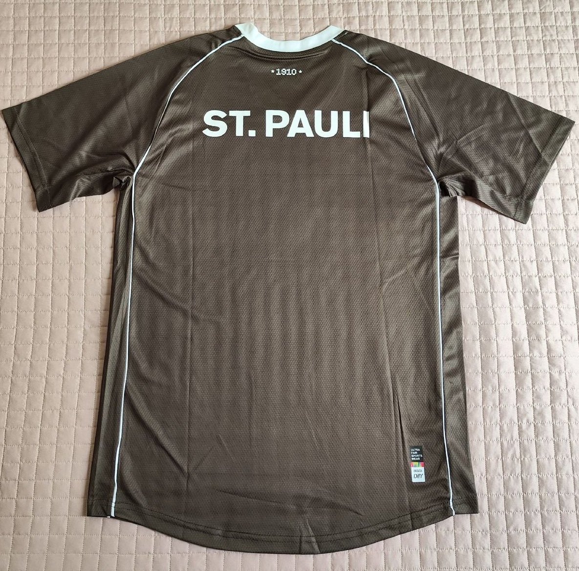 📢 ATENÇÃO, BRASIL!

Muita gente vem me pedindo uma loja confiável pra comprar camisas do St. Pauli por um preço legal. A Central Pirata fechou uma parceria com o <a href="/OMantoSagrado_/">O Manto Sagrado</a>, que colocou nossa camisa no precinho 🤌🏼
Ainda tá achando caro? Calma que tem mais desconto: