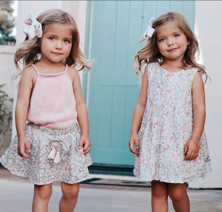 Myself and the girls having a good time at the zoo 😘