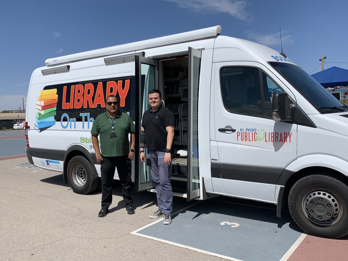Thank you @OvalleBn and @elpasolibrary Bookmobile for joining us @North_Loop_ES STEM night! Our Jaguars love visiting with you! #Itsagreatdaytobeajaguar❤️🐾💙 @ccedillo @ranchoriomonte @YISDLibServices @YsletaISD @_IreneAhumada