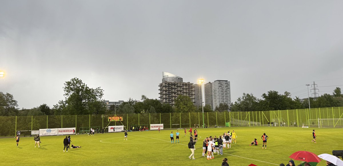 FINALE!
Es geht nach Thun!

FCZ-FCB 2-2 (4-3)

Nach der Startphase war das Schlimmste zu befürchten, danach kamen die FCZF besser ins Spiel und holen dank den Toren von Woś und Vincze nach zweimaligem Rückstand ein mehr als verdientes Unentschieden.
#AWSL