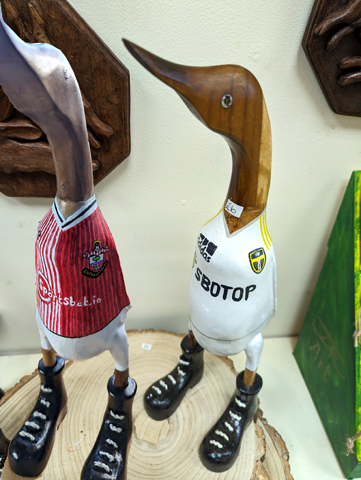 So the Championship playoffs final is all set for 26th May. Which team will get promoted to the Premiership? Southampton or Leeds?!

#football #footballducks #saintsFC #LeedsunitedFC #Championship #premiershipfootball #custompaintedfootballducks #bespokeduck #woodenducks