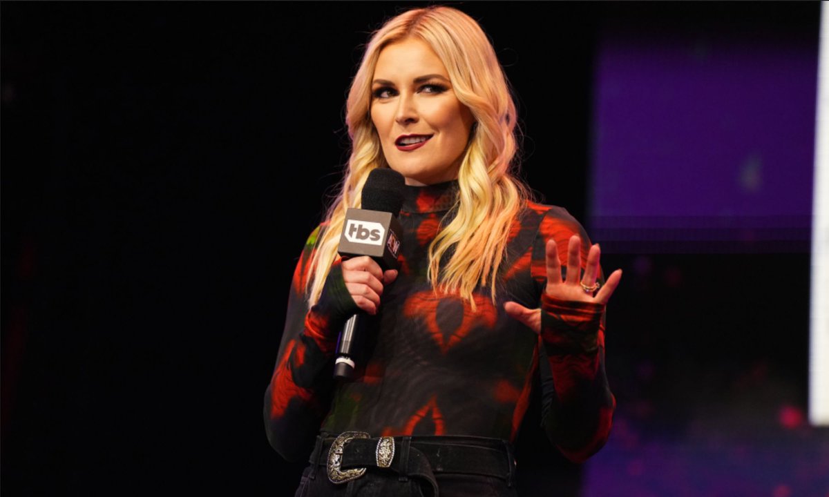 Renee Paquette shows off a look different from what fans are used to seeing nodq.com/features/renee… #AEW