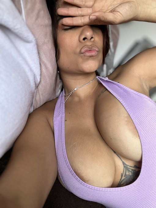 Que planes para el d&iacute;a de hoy  Estoy aburrida 🥱  Quiero jugar https://t.co/HH3WvY4EGx https://t.co/u