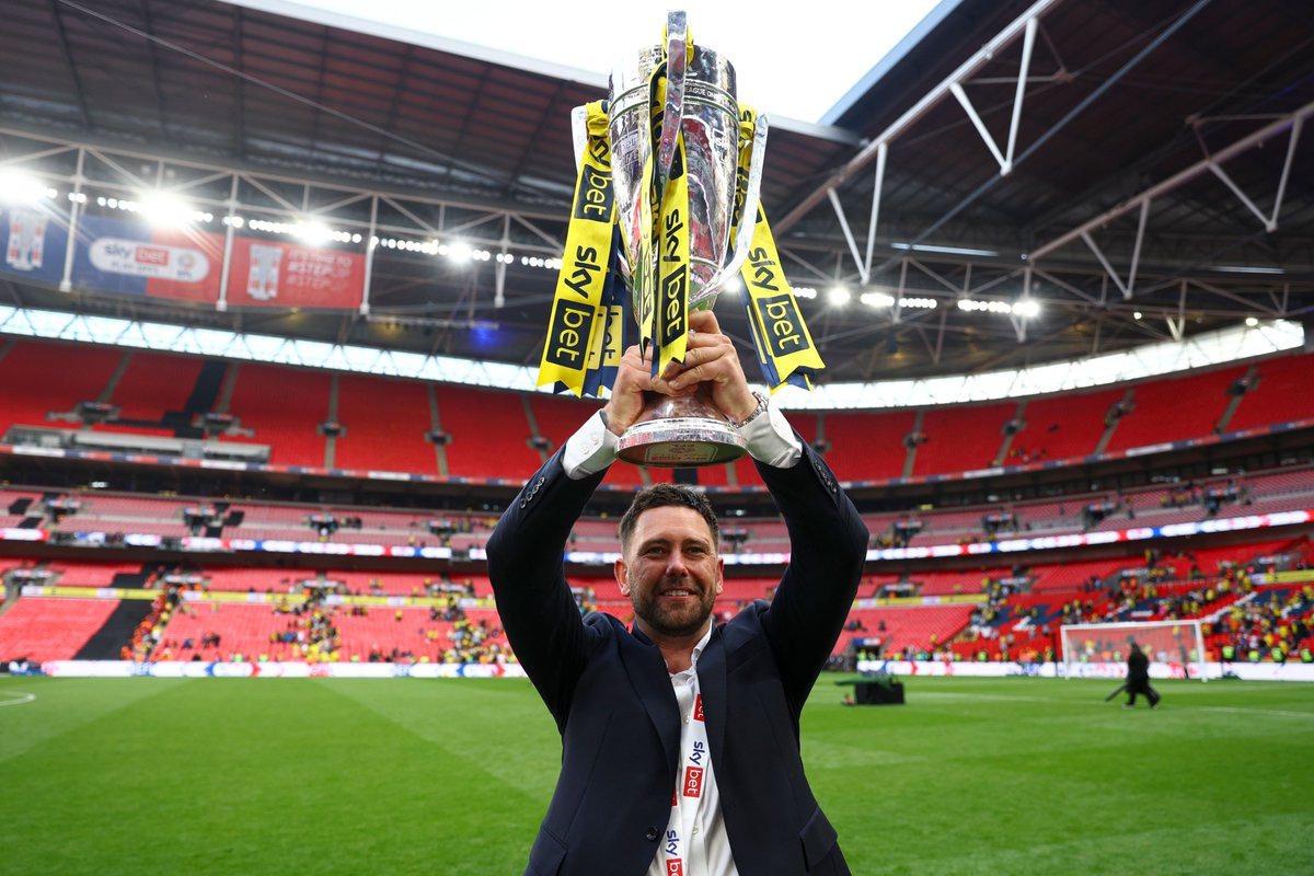 The man who made it happen, @OUFCOfficial fans! 💛

#EFLPlayOffs | #StepUp