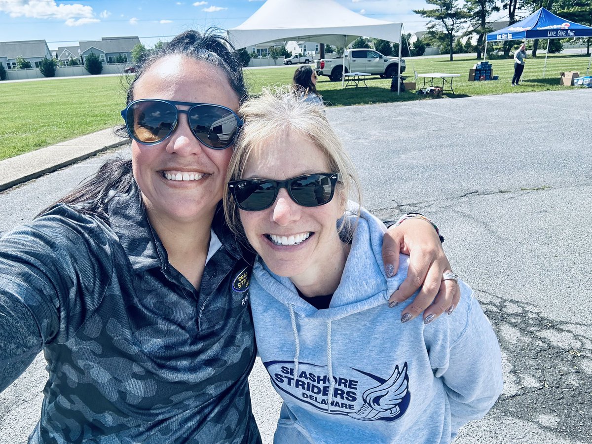 teacher_city's tweet photo. Fun morning with some of my faves last week at the beach for the @CapeGazette 2nd Annual 5K raising money for the #HARRYKFOUNDATION @H4_Initiative!
#SeashoreStrider #RunningFamilyβ€οΈ
#ThankYouForRunningWithUs ππ
#HappyRunning
#SeashoreStriders
#Run302 https://t.co/Uo6FIhenur