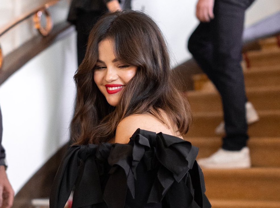 “Selena Gomez fez uma performance que me deixou totalmente surpresa. Eu nunca tinha previsto tanta profundidade e nuances dela e ela quebrou completamente minhas expectativas.” — Crítica sobre ‘EMILIA PEREZ’.
