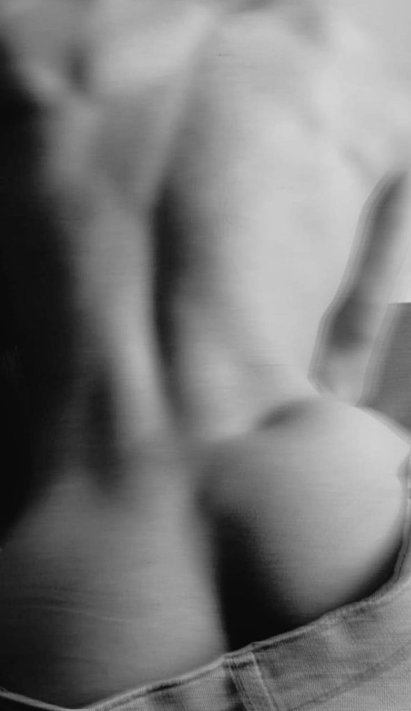 Con mucho calor y con ganas de un trío 
 Activos????