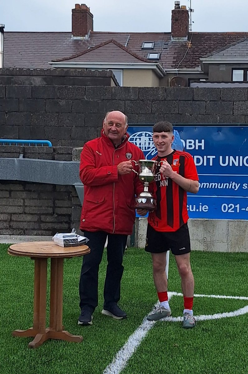 Under 19s captain Darragh O Shea being presented with the @CorkYouthLeague trophy from Richard Browne. 🔴⚫🔴⚫🔴⚫🔴⚫🔴⚫🔴⚫🔴⚫🔴⚫