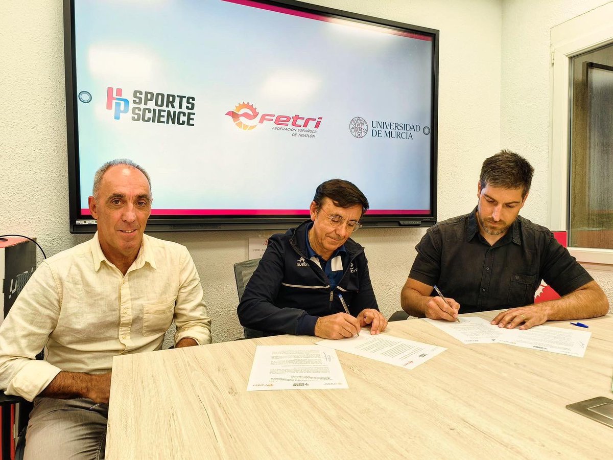 Cuando tienes la suerte de coincidir en el camino con los mejores acompañantes todo es mucho mas fácil. Gran acuerdo de colaboración entre <a href="/MasterARDC/">Máster Alto Rendimiento Deportes Cíclicos (@umu)</a> y <a href="/TRIATLONSP/">FETRI</a> para los entrenadores de Triatlon.