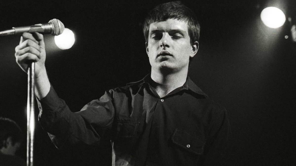The Complicated Legacy of Joy Division’s Ian Curtis → cos.lv/5Nxk50RLazJ