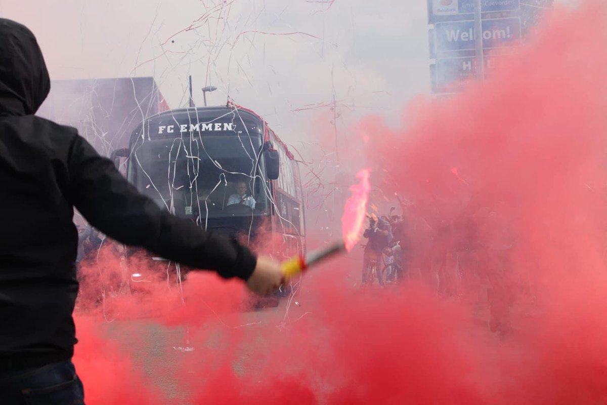 SPELERS &amp; STAFF ONTHALEN! 🔥 
De spelersbus wordt rond 21.45 uur verwacht bij het stadion! Kom allemaal de spelers na deze ontzettend knappe overwinning onthalen!!! Be there. 21.45 uur op het plein voor het stadion!! 👊🏻 🚨