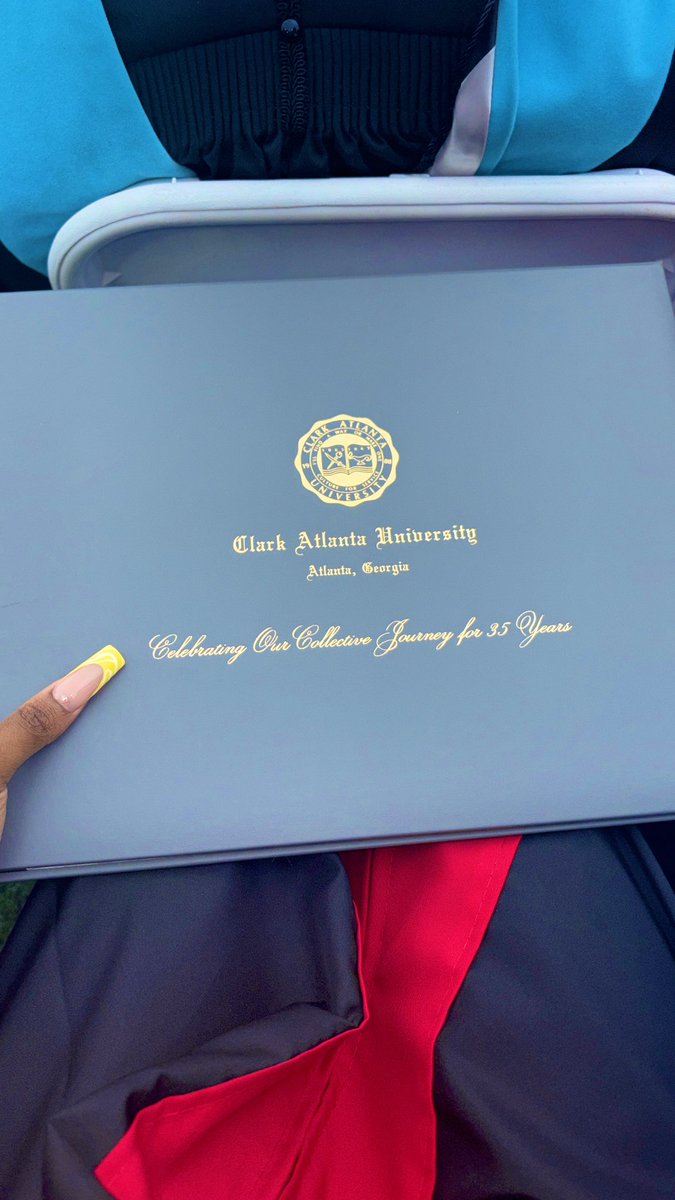 barrrreravi's tweet image. ooop, MASTERED IT 🤭🎓❤️🖤🩶