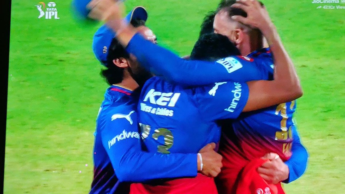 jsaurabhk's tweet image. RCB qualified for the playoffs ❤️🔥