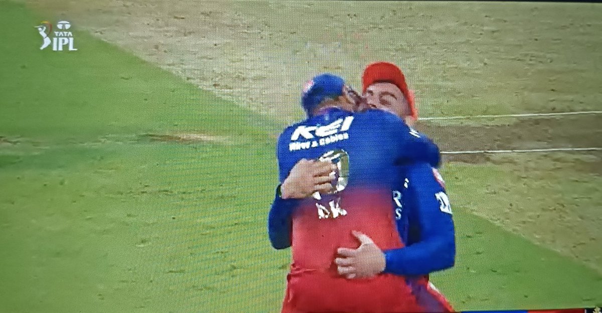 WicketHitting's tweet photo. RCB qualify for Playoffs. 🏆
#RCBvsCSK #Virat #MSDhoni #Kohli #ViratKohli𓃵 #ViratKohli #KingKohli #Bengaluru #Fixer #Umpire #Rain #OnlyRCB #Whatacatch #thala