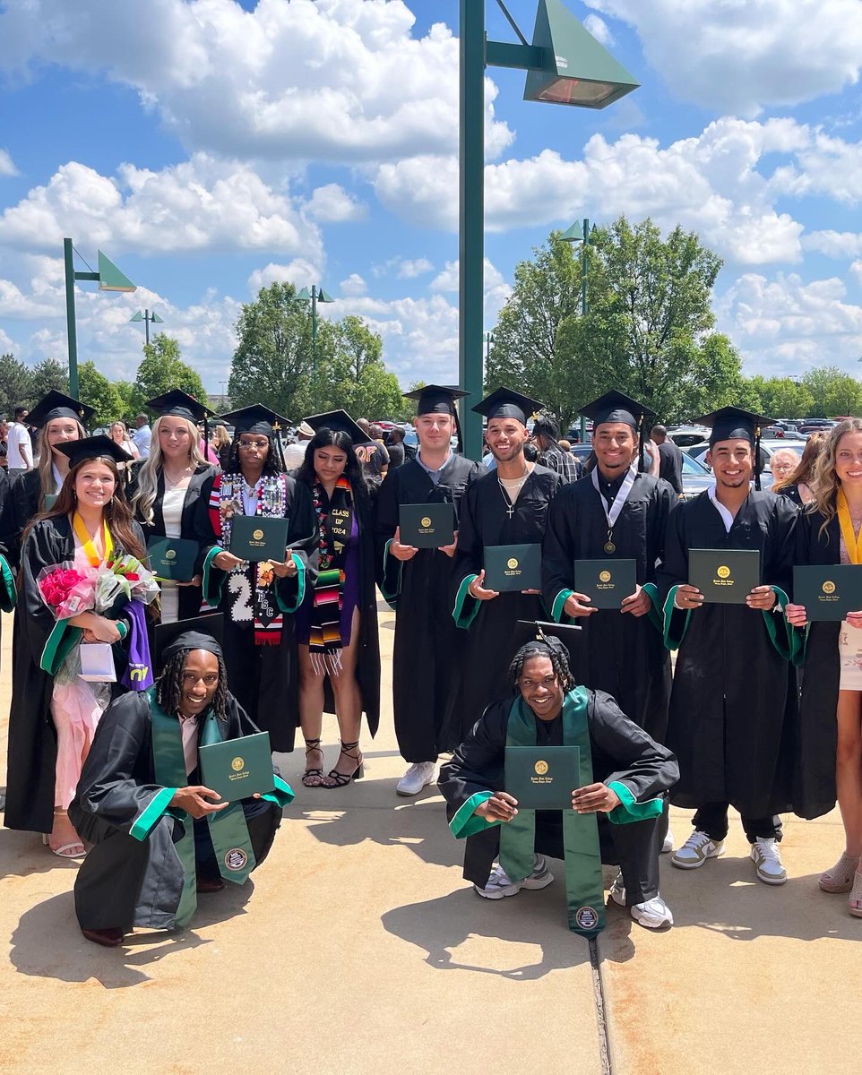 Congratulations to all the Pioneer Student-Athletes graduating today, but especially to Miracle and Evelyn! Go out and do great things!! 💜💚🖤🏀🥎⚾️🏐🎾⚽️#PSC #UpwardandOnward