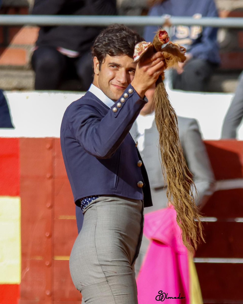 💥¡2 orejas y rabo en Fresno de la Ribera!

🔜 Seguimos creciendo en el nuevo escalafón 

#GarcíaPulido2024 

📸 Silvia Olmedo