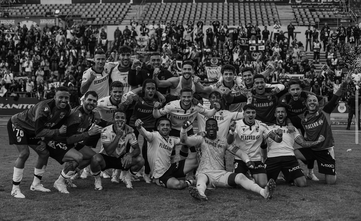 Fizeram e marcaram a vossa própria história. A todos, um por um, obrigado! Em frente, Vitória.