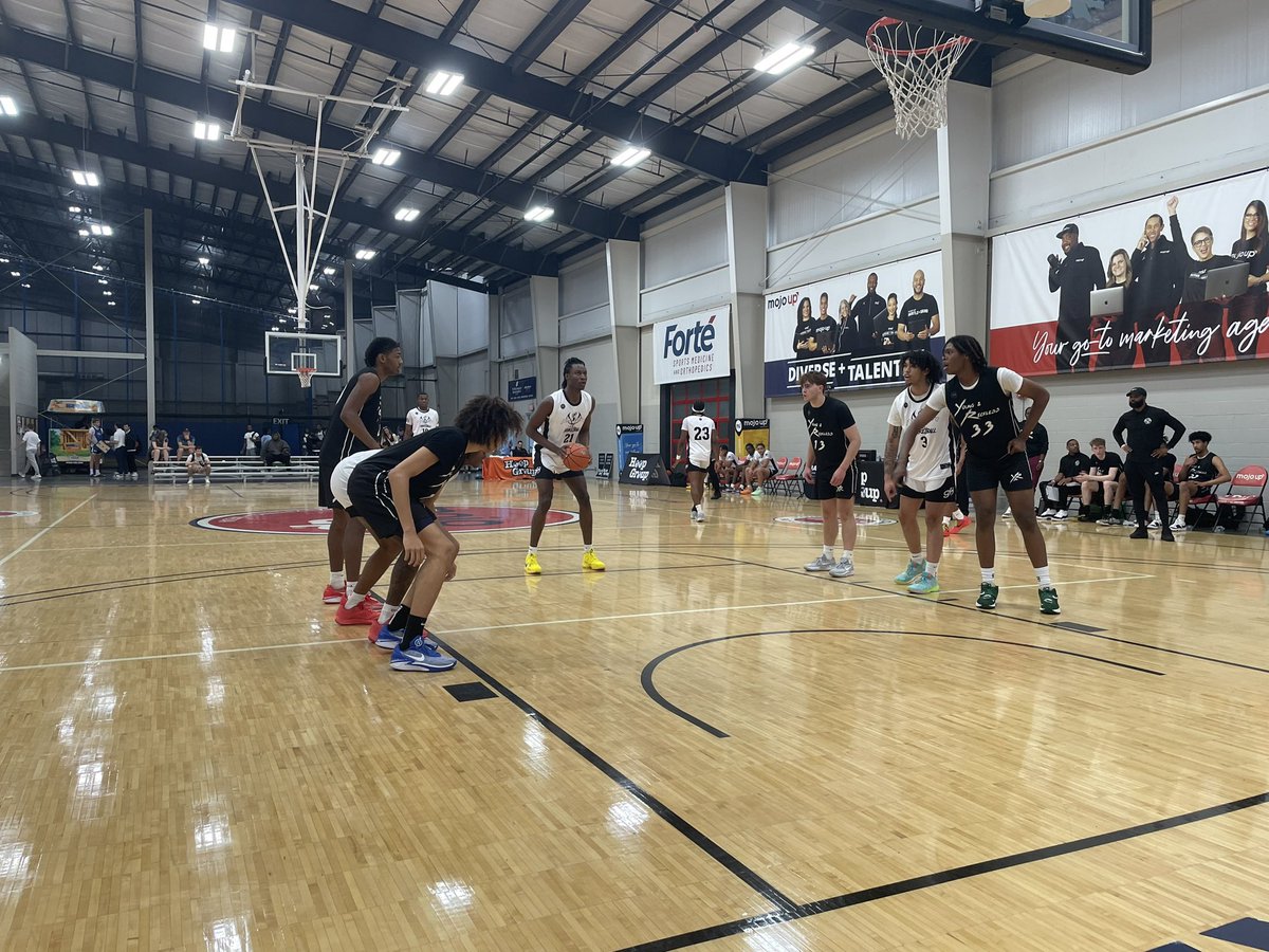 Head coaches: Notre Dame Butler Miami (OH) Assistants: Temple Xavier Duquesne Georgia Fairleigh Dickinson Colgate Lafayette IPFW Boston U Air Force Columbia Army Illinois State Dartmouth Mercyhurst In at @TheHoopGroup for a high-level @G3_All_Indy/@YnRbball 17s matchup