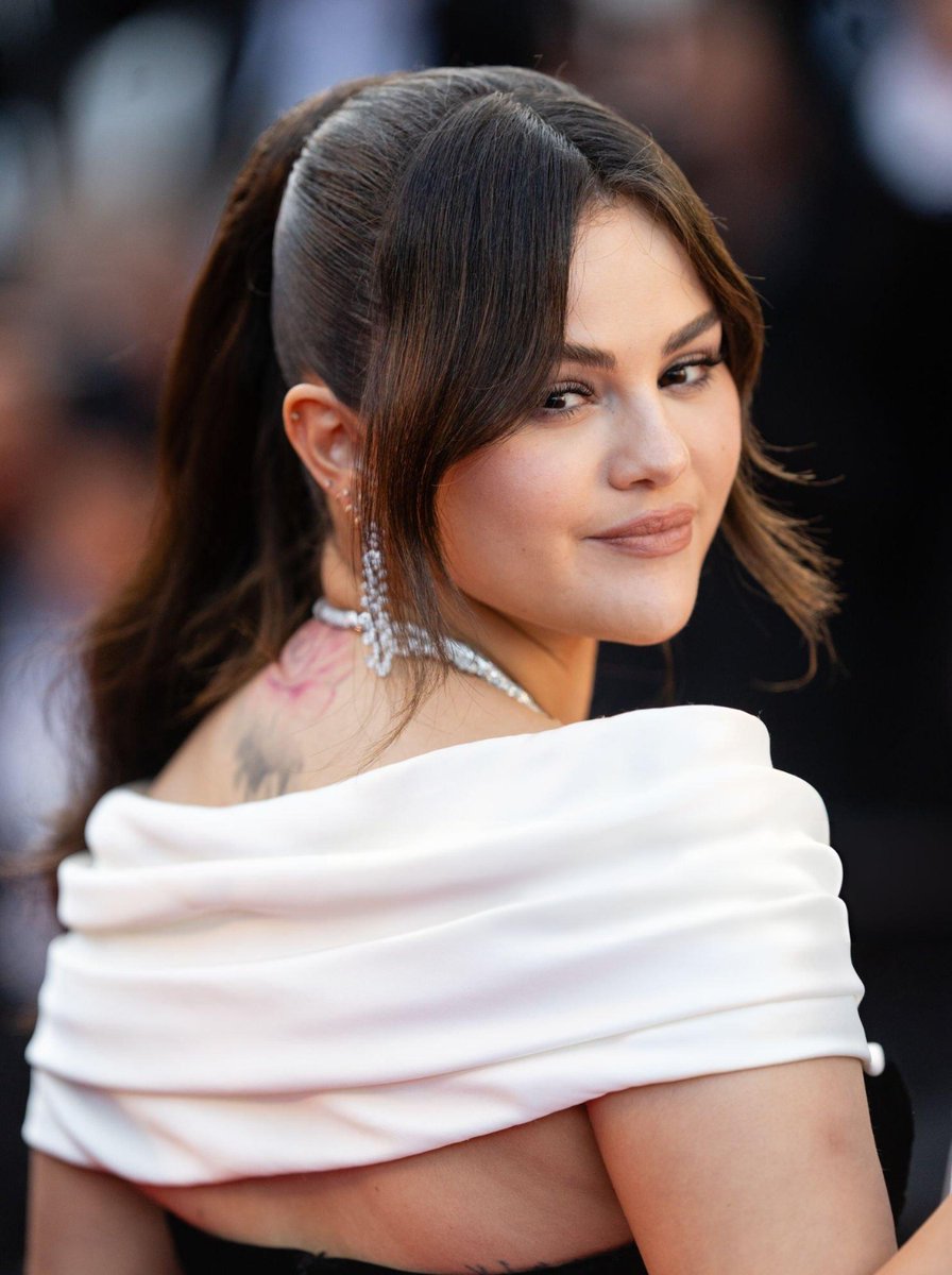 O SORRISO!

Selena Gomez deslumbrante no Festival de Cannes hoje. 🤍