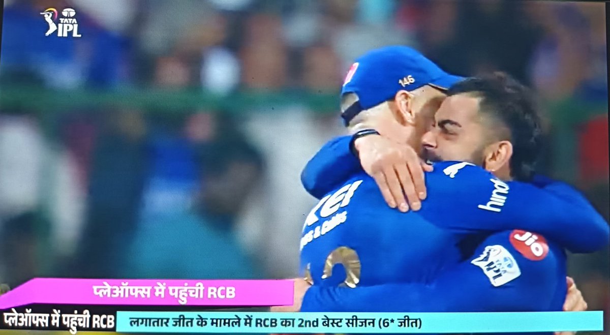 WicketHitting's tweet photo. Virat Kohli Smile face....🥰🥰
RCB congratulations 🏆
#RCBvsCSK #Virat #MSDhoni #Kohli #ViratKohli𓃵 #ViratKohli #KingKohli #Bengaluru #Fixer #Umpire #Rain #OnlyRCB #Jadeja #whatacath #yashdayal #RCBVCSK https://t.co/yWsXMGw94L