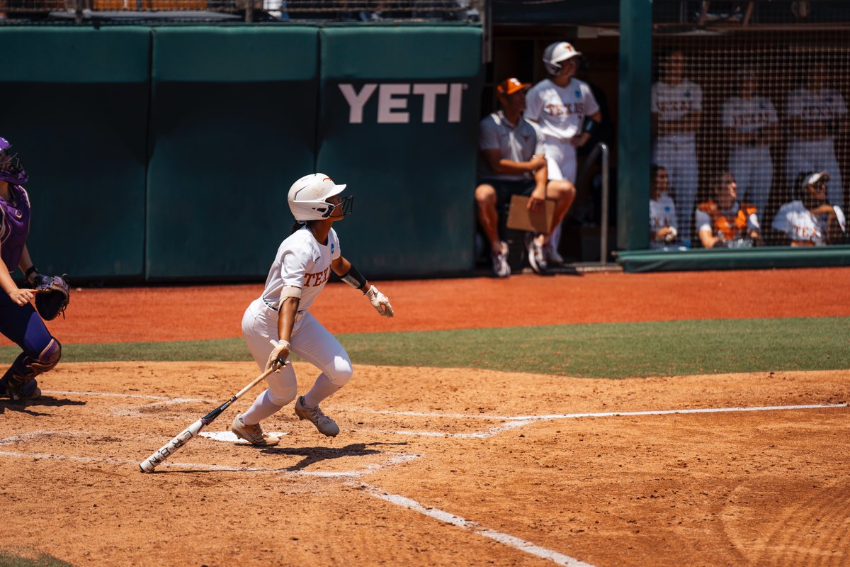 a nine-run fourth means the game is now in run-rule territory 🤘 Texas 14, Northwestern 2 #HookEm | @henry_kayden