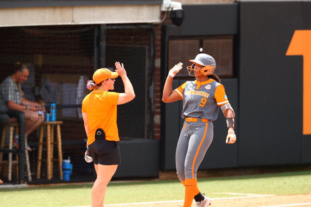 E4: Kiki Milloy pushes home another run! Lady Vols lead 12-0 after four!