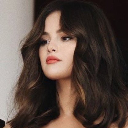 biebsidea's tweet photo. No one hates this woman as much as her fans https://t.co/poxe7u5m2d