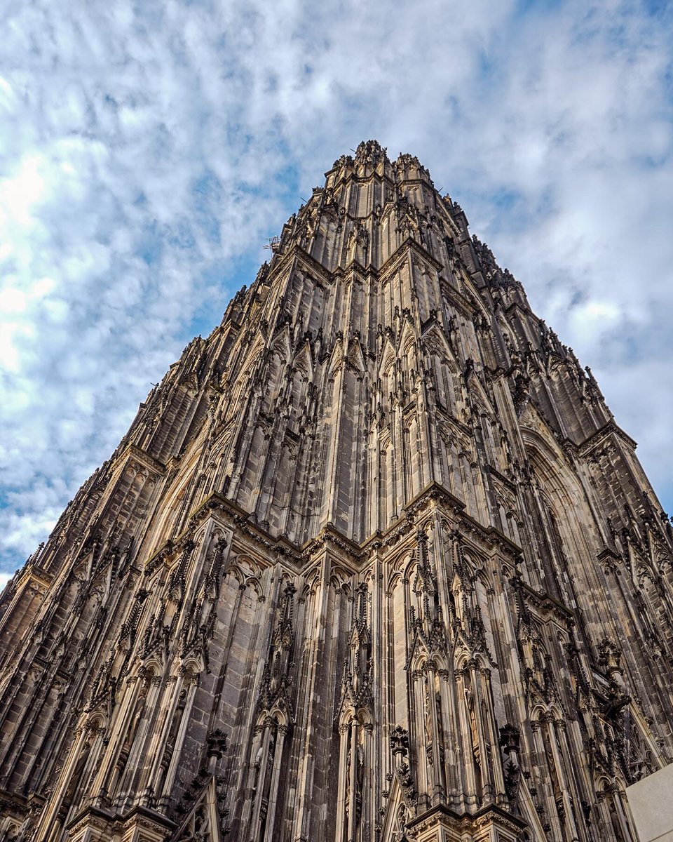 Day off @WPIMBasketball action featured a trip to Köln, Germany to visit the Cathedral and a team lunch at the Peters Brauhaus! 🇩🇪 Peep the @CoachBwpi blog at athletics.wpi.edu! 🏀x🐐 #GoatNation #TheGOATWay