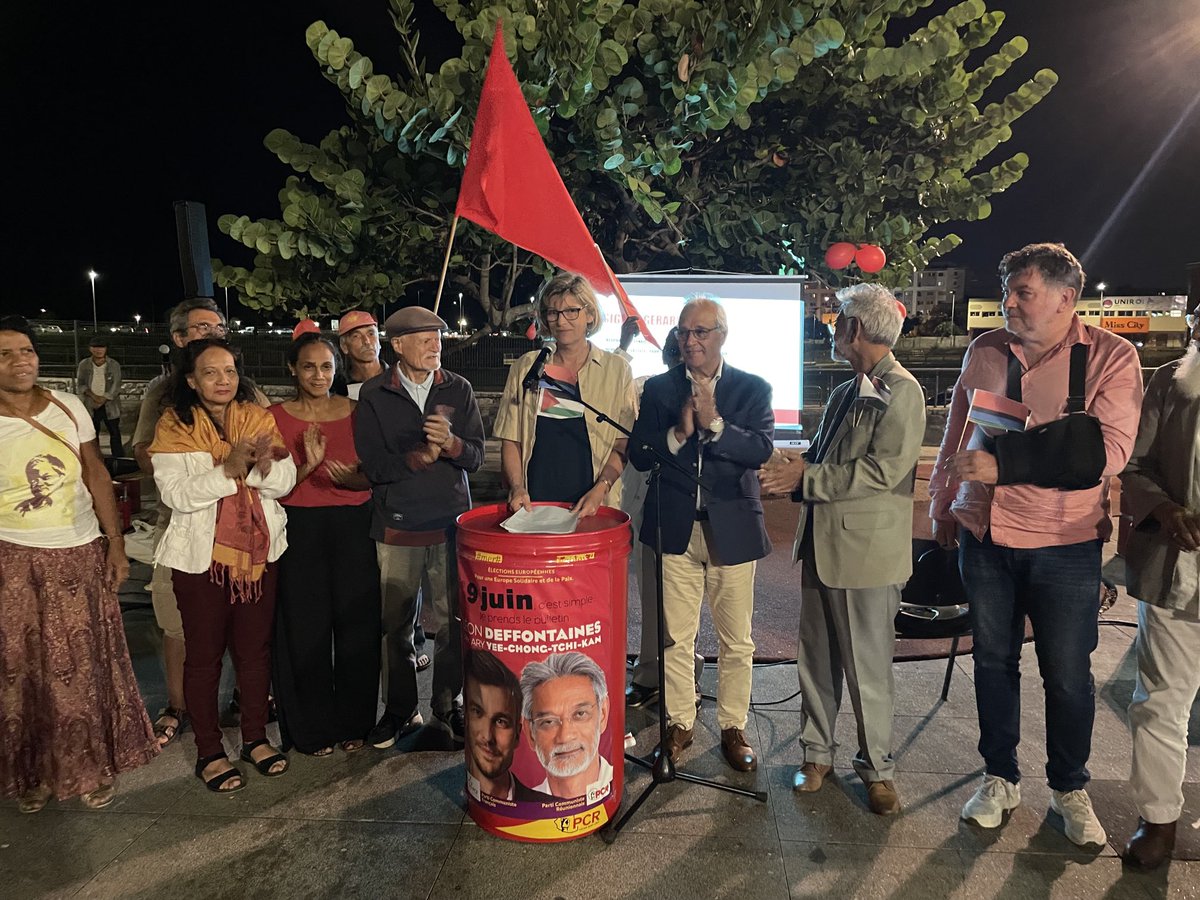 GerardinSigrid's tweet photo. Un moment fort à Saint Denis de la Réunion 👇échanges sur les enjeux des élections européennes le jour des 65 ans du PCR ✊et 45 ans après l’élection de Paul Verges premier député européen réunionnais communiste 💪⁦@PCF⁩ le 9 juin on vote ⁦@L_Deffontaines⁩ 👊 https://t.co/uEweMFSUE5