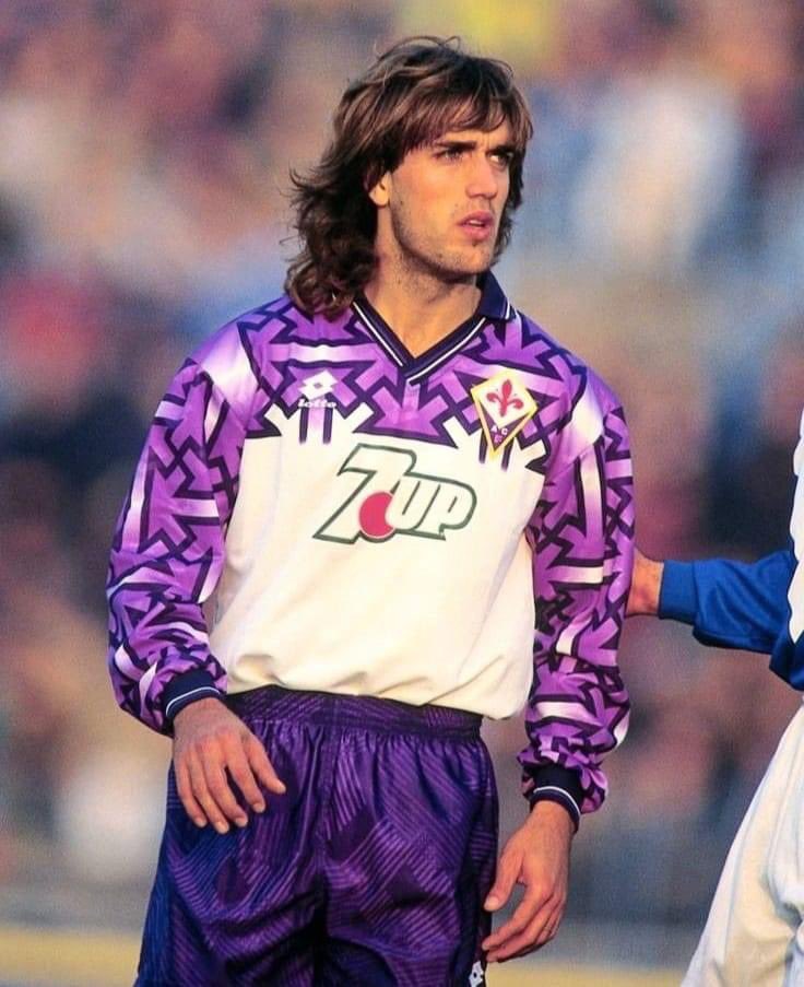 JerseyPy's tweet image. Huy en camisetas que no te pueden faltar: esta belleza de la Fiorentina de la temporada 1992/93 🔥🔥🔥