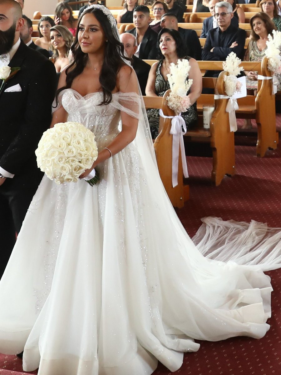 You can send #pics of your dream #weddingdress and we can easily make an Inspired Recreation 
 
See examples of our custom #weddingdresses & #replicas on our official website!
 
Go to dariuscordell.com/examples-of-in…