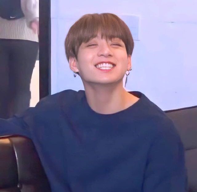 thv_taehyung_h's tweet photo. Jungkook with baby cute sound effect🥹🌱✨ thread ✨ https://t.co/EvYI4JxvgQ