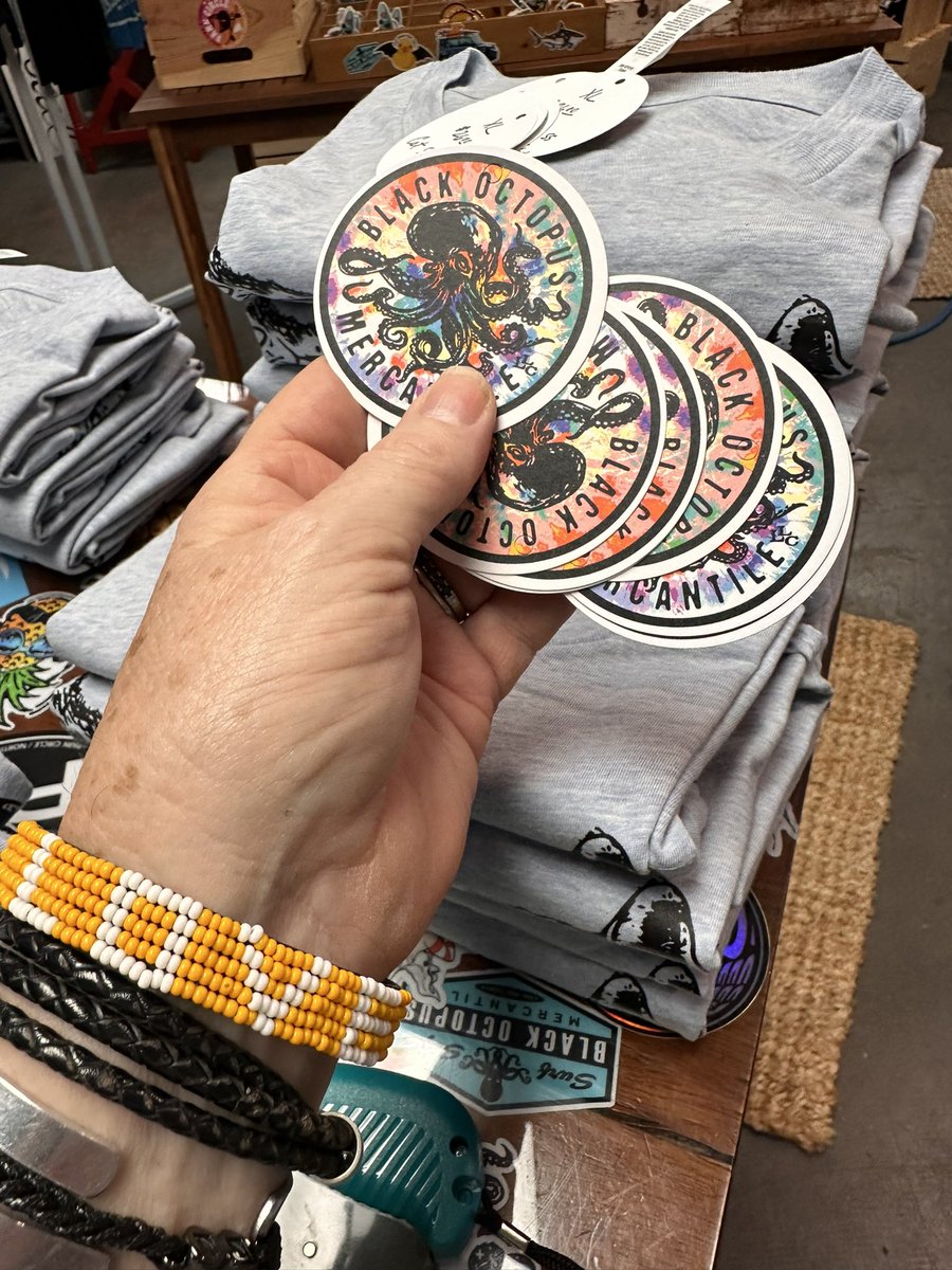 Black Octopus Mercantile is a #womanowned local artist surf coast brand slinging our coasty beach vibes here there and everywhere! Come see the difference of shopping small & being part of a small bizzy’s journey! It feels really good! #shopsmall #shopparkcircle