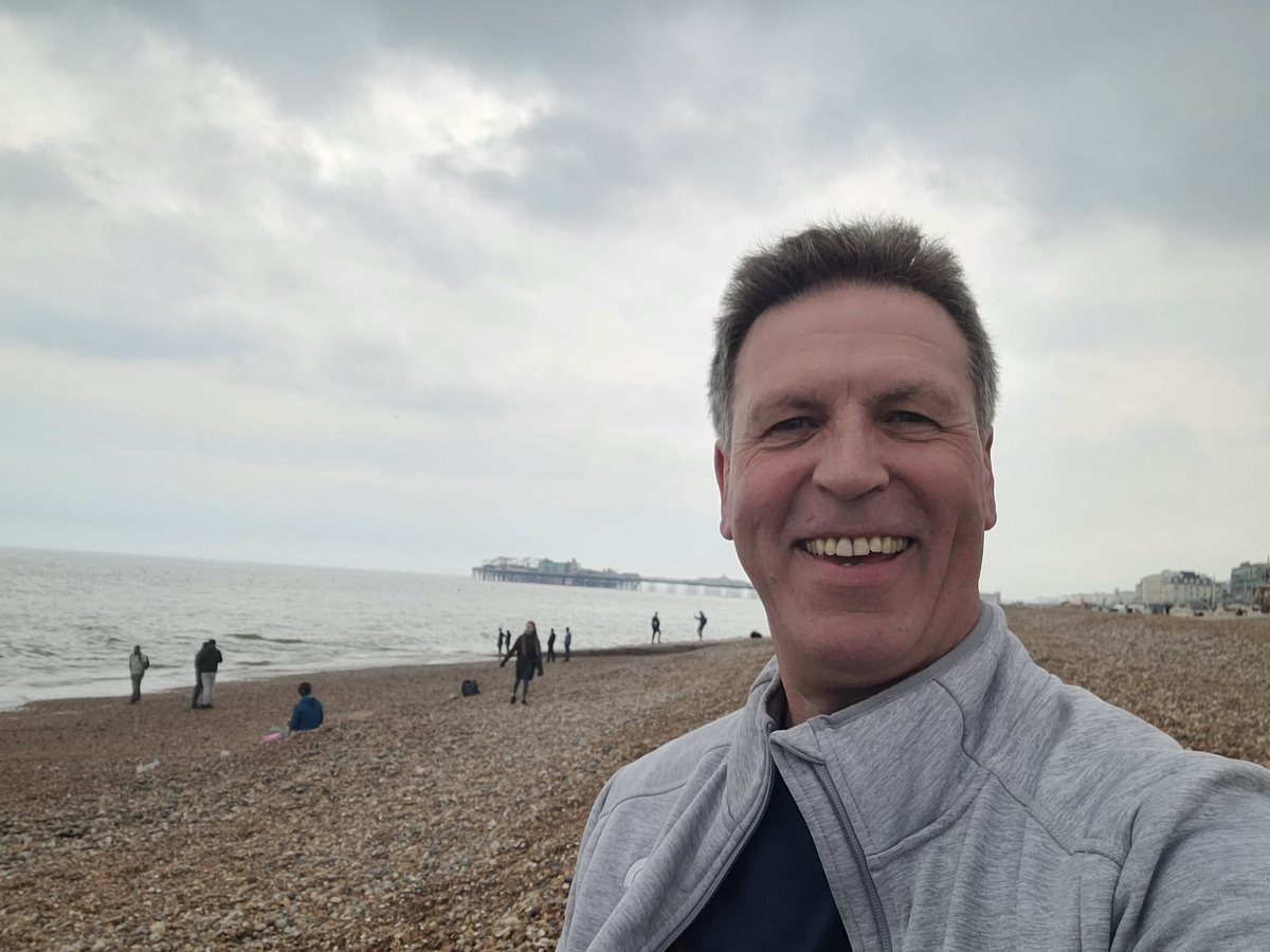 StratfordProds's tweet photo. @brightonfringe '24 complete! Thank you to Ross, Michelle and Emma at the @rotundadomeuk .

Pic 1: My dressing room is the back of my car in the car park below Regency Square.

Pic 2: Waiting outside for the show on before me to end.

Pic 3: Relaxing on the beach before the show! https://t.co/j6SSg4BTth