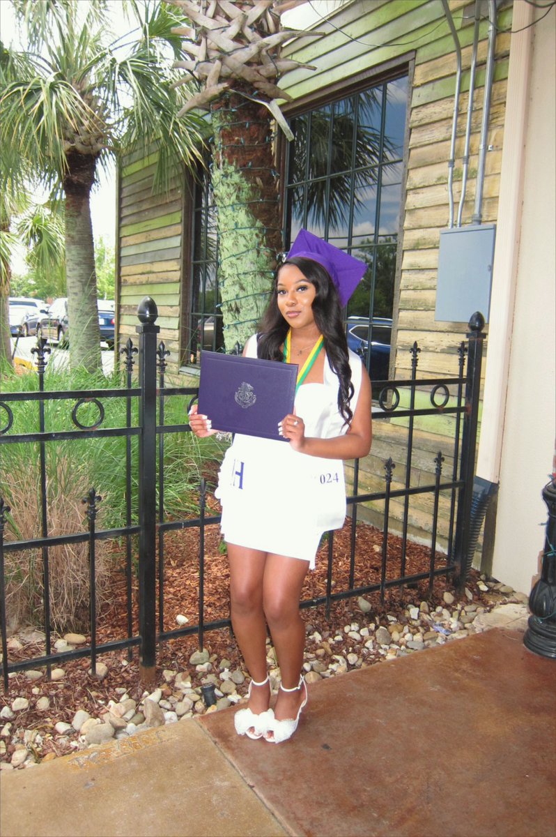 admirealaisha's tweet photo. BIG FISH #Gradution https://t.co/b8mDlJfWpL