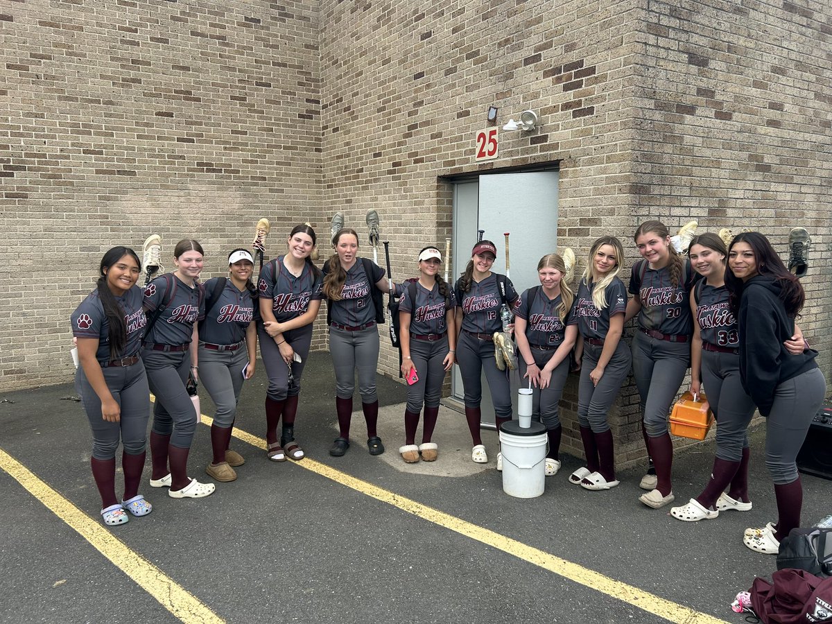 Another big win vs a quality team 6-2 vs. Colts Neck today ! 2 run homer by Emma to tie it in the 5th, Grand Slam by Ryann to take the lead in the 7th…. Emma also had complete game in the circle retiring the last 11 batters. She retains Harry for the third straight game !!