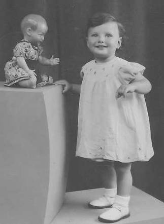 18 May 1938 | Dutch Jewish girl, Johanna Bromet, was born in Amsterdam. She was deported to #Auschwitz from #Westerbork in July 1942. She was murdered in a gas chamber after arrival selection.