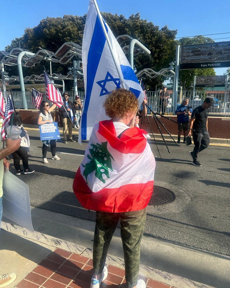 A Lebanese protester standing with Israel in America. 🇺🇸🇱🇧🇮🇱 Photo: @mountlevnon