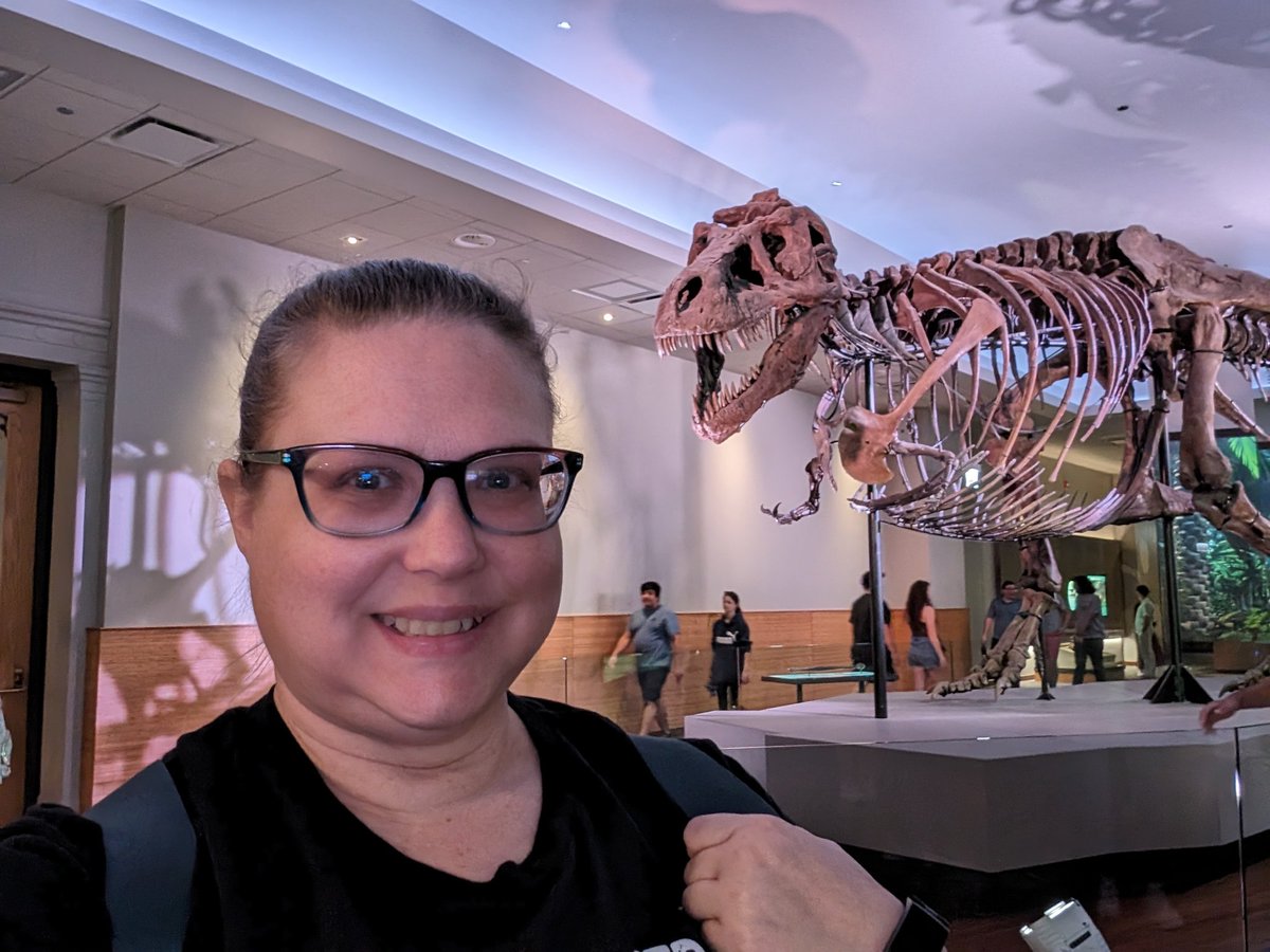 Hanging with my bestie @SUEtheTrex. They don't know we are besties. But we are. @FieldMuseum #suethetrex #fieldmuseum