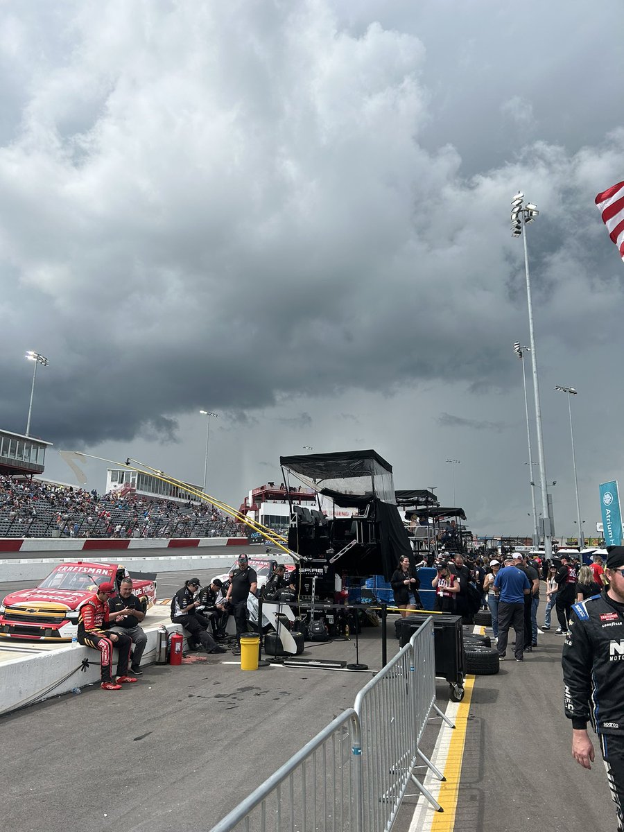 Turn 2 vs. Turn 4 at North Wilkesboro. Still no rain at the track. #HotPass