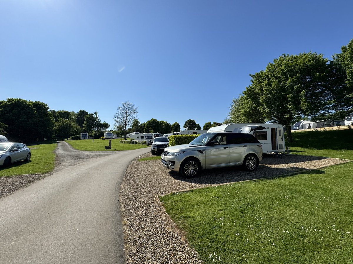 Miss Henery tweet media