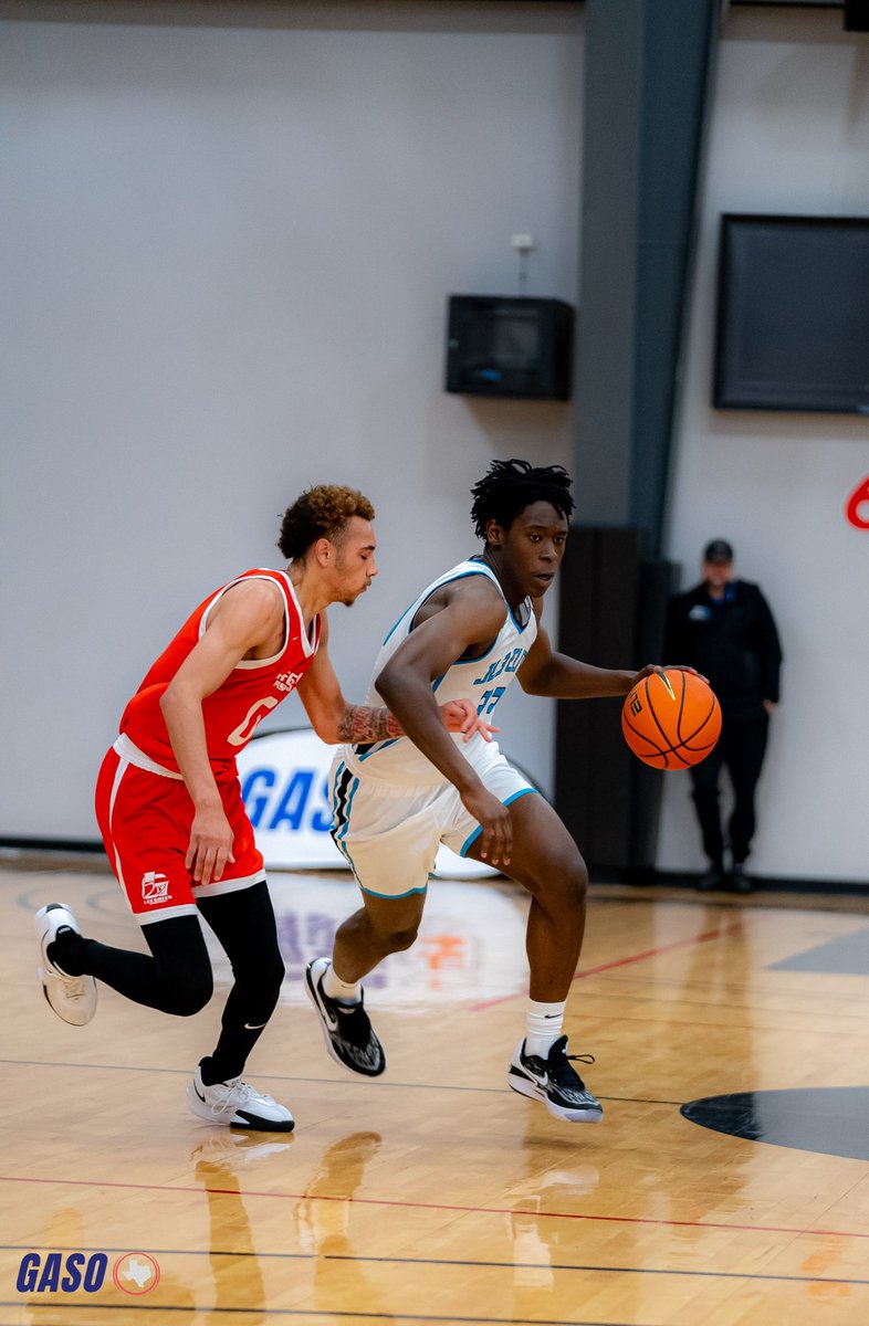 #GASOMadness | Day 2️⃣ Dudes Part 1 Who has elevated their stock on Live Period Saturday? ⬇️👀 📸 @JerrinGoodwin - Proskills DTX Plays a physical brand of basketball with tons of production. Constant threat on the offensive glass and will put it on the floor to create