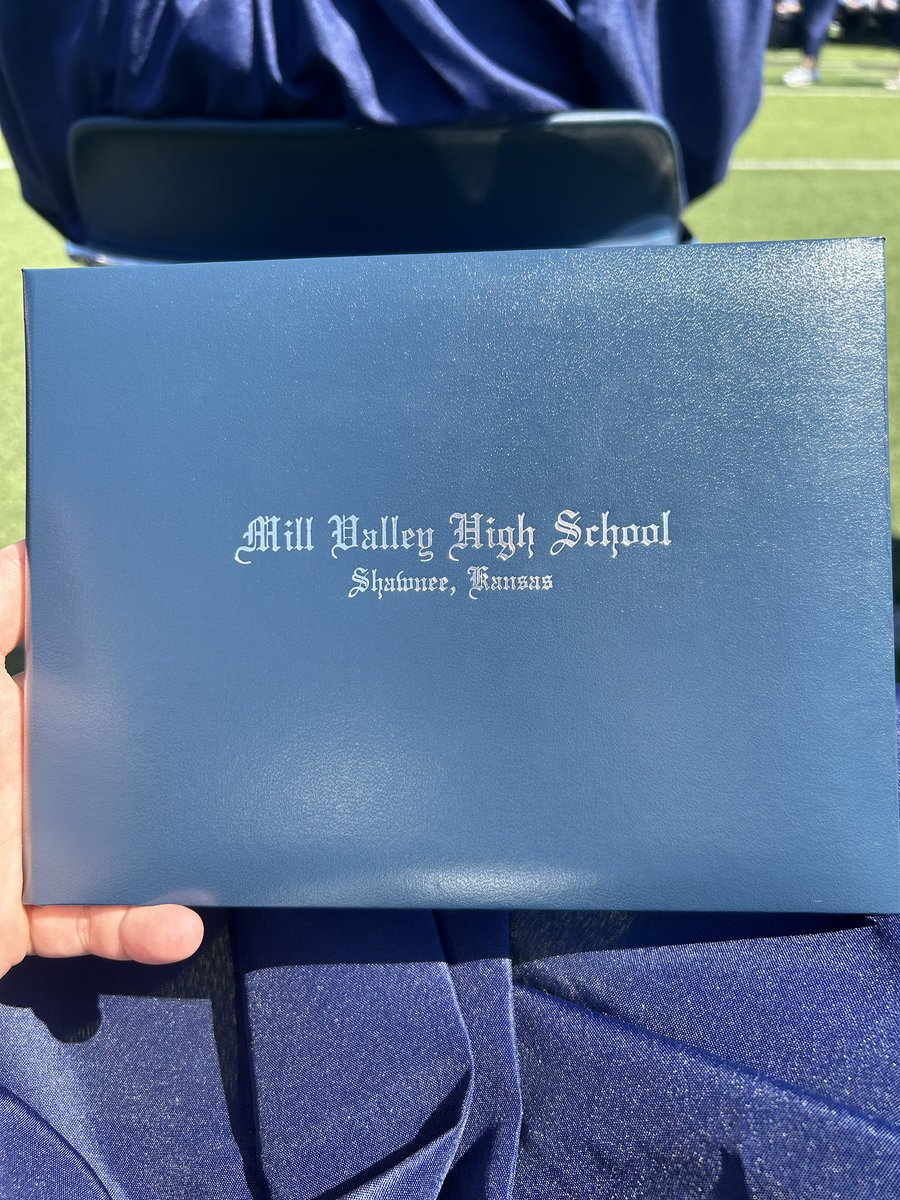 WE JUST FUCKING GRADUATED 
1 MORE CHIP TO WIN THEN WE SIGNING OFF