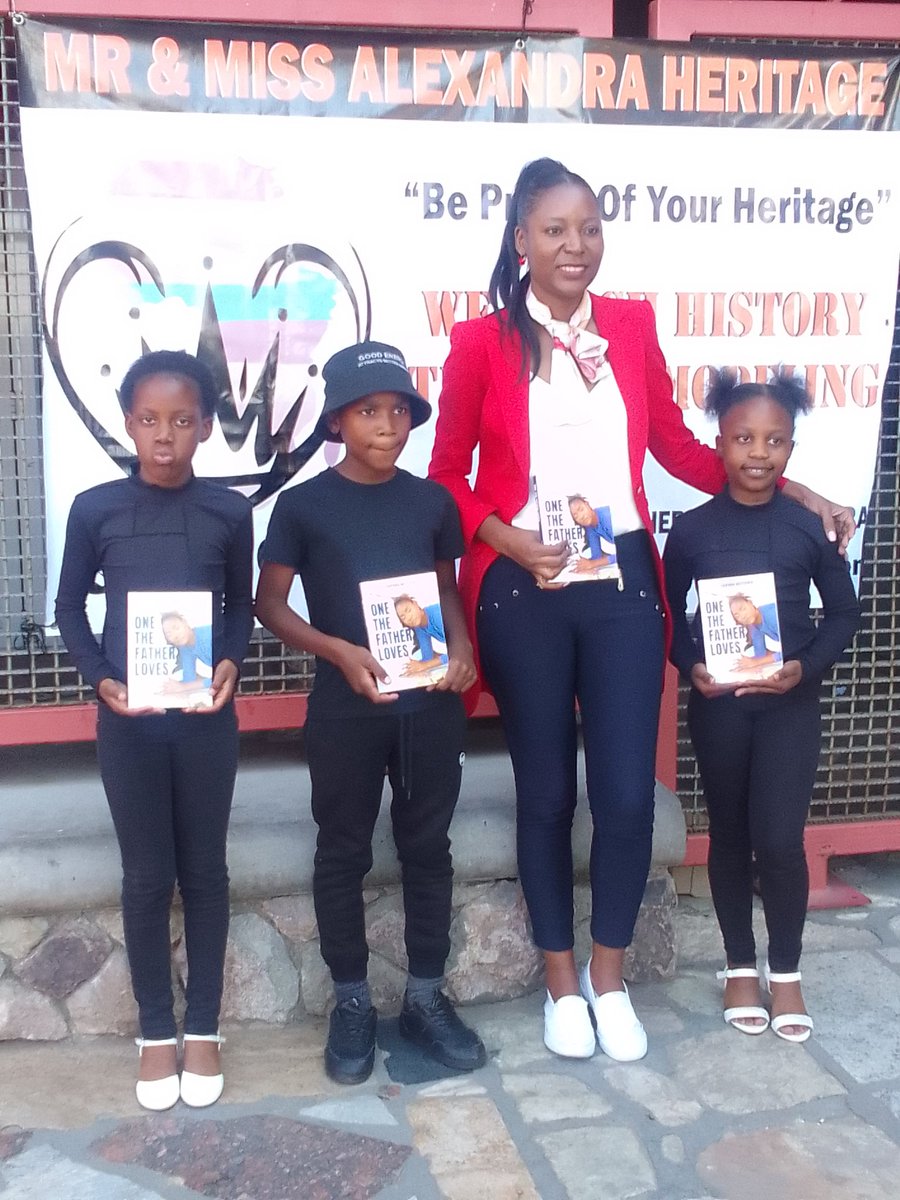 GomoraHasRisen's tweet image. We learnt all the secrets of modelling with Mr &amp;amp; Miss Heritage Alexandra at their exclusive workshop, joined by Miss Egoli Lihle Lee Mthembu &amp;amp; Businesswoman Tapiwa Mutizira. 
Was a must-attend for all aspiring models!

#ModellingWorkshop #PhoenixAlexandra #MrMissHeritageAlexandra