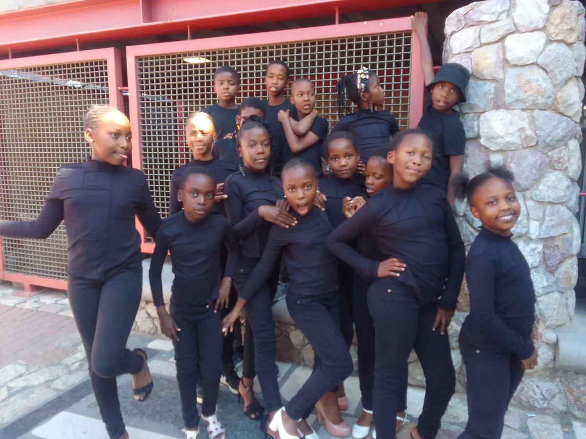 GomoraHasRisen's tweet image. We learnt all the secrets of modelling with Mr &amp;amp; Miss Heritage Alexandra at their exclusive workshop, joined by Miss Egoli Lihle Lee Mthembu &amp;amp; Businesswoman Tapiwa Mutizira. 
Was a must-attend for all aspiring models!

#ModellingWorkshop #PhoenixAlexandra #MrMissHeritageAlexandra