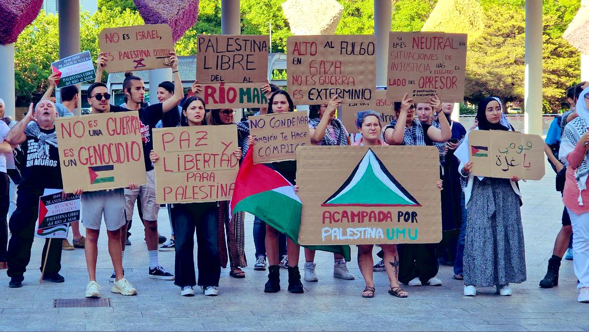 Estudiantes de la <a href="/UMU/">Universidad Murcia</a> se unen a la movilización convocada por la <a href="/RESCOP1/">RESCOP</a> en el 76° aniversario de la Nakba para exigir que se ponga fin al comercio de armas y a las relaciones con el Estado de Israel
